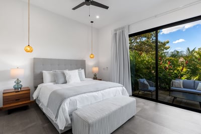 Main House – Primary 2: King Bed, AC & Private Terrace