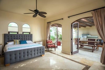 Luxury Villa Photo #35