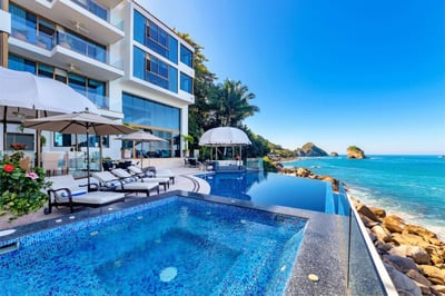 Luxury Villa Photo #2