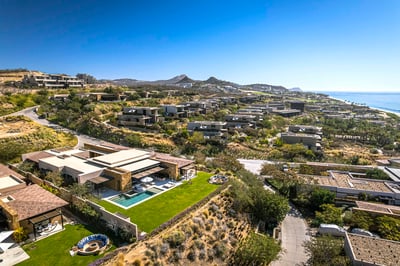 Luxury Villa Photo #4
