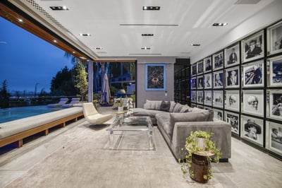 Luxury Villa Photo #26