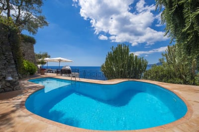 Luxury Villa Photo #3