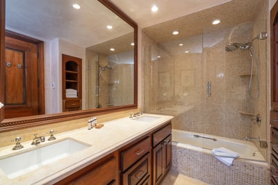 Luxury Villa Photo #30