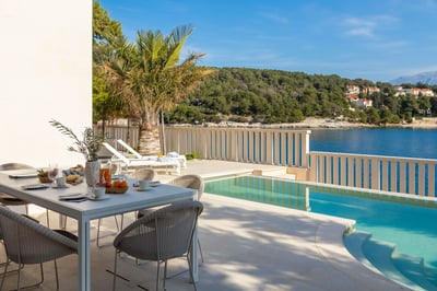 Luxury Villa Photo #32