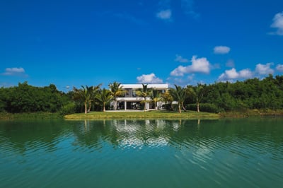 Luxury Villa Photo #2
