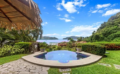 Luxury Villa Photo #32