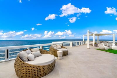 Luxury Villa Photo #4