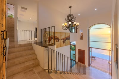 Luxury Villa Photo #15