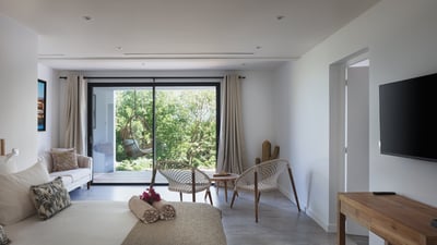 Bedroom 3: On the lower level. King size bed, air conditioning, HD-TV, safe. Adjoining bathroom
