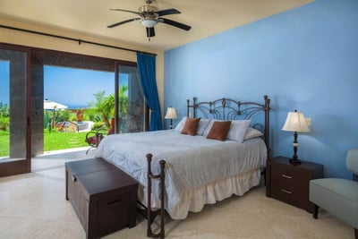 Luxury Villa Photo #32