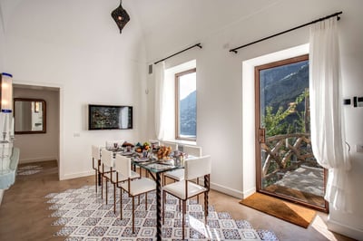 Luxury Villa Photo #9