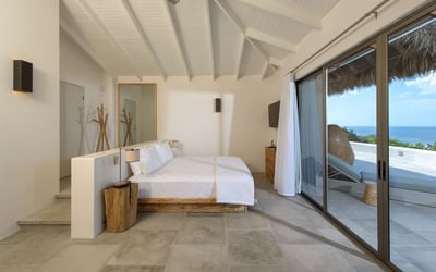 Luxury Villa Photo #17