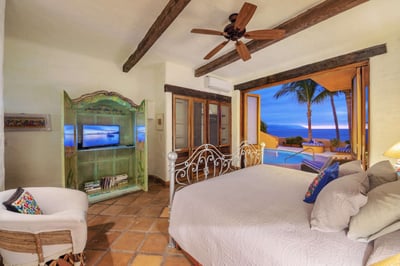 Luxury Villa Photo #47