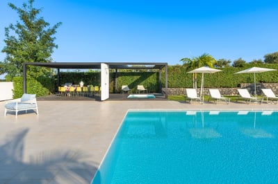 Luxury Villa Photo #7