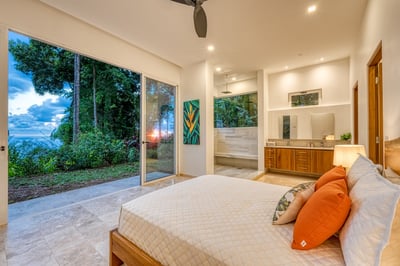 Luxury Villa Photo #15