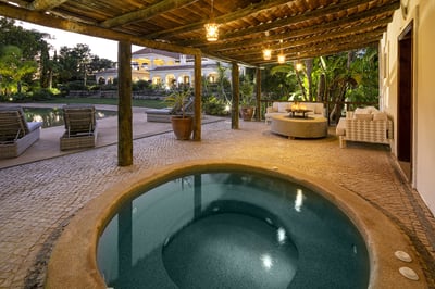 Luxury Villa Photo #8