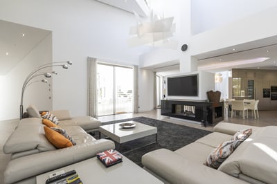 Luxury Villa Photo #12