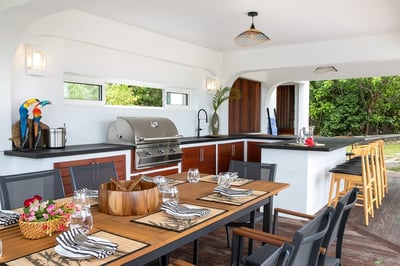 Luxury Villa Photo #15