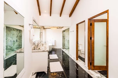 Luxury Villa Photo #34