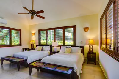 Luxury Villa Photo #31