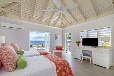 Luxury Villa Photo #17