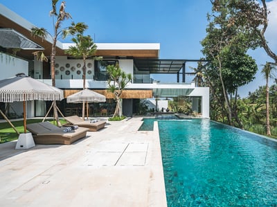 Luxury Villa Photo #3
