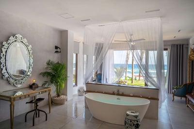 Luxury Villa Photo #26