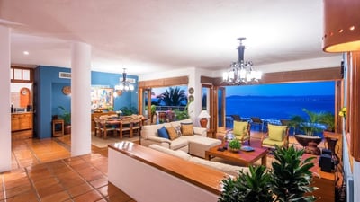 Luxury Villa Photo #14