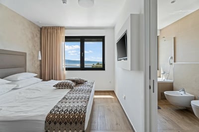 Luxury Villa Photo #22