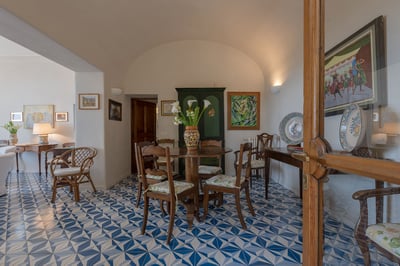 Luxury Villa Photo #17