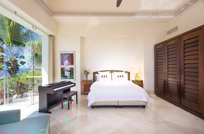 Luxury Villa Photo #25