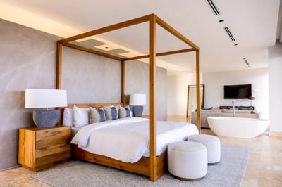 Luxury Villa Photo #17