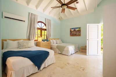 Luxury Villa Photo #18
