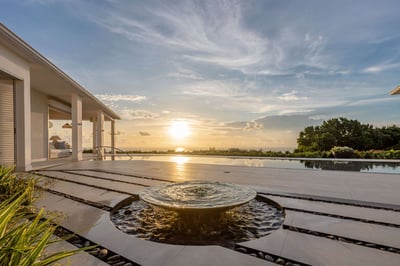 Luxury Villa Photo #9