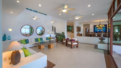 Luxury Villa Photo #11