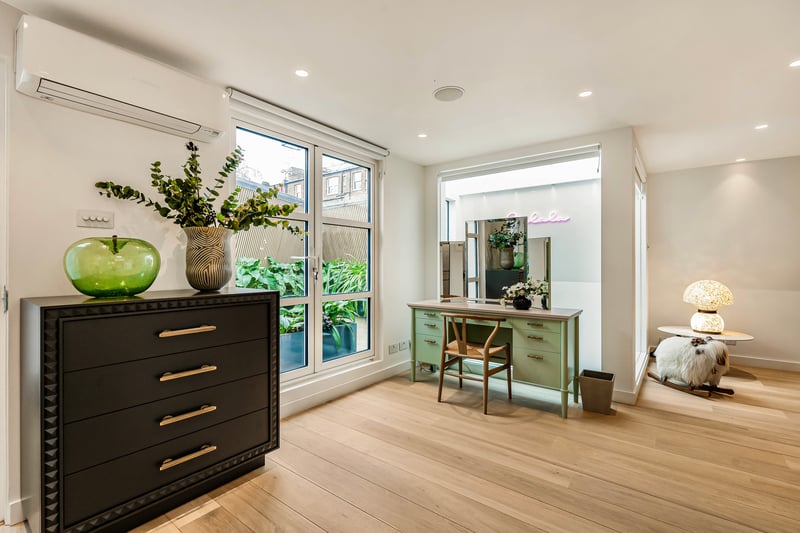 Pindock Mews