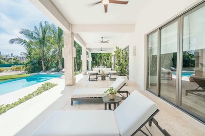 Luxury Villa Photo #4