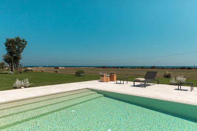 Luxury Villa Photo #7
