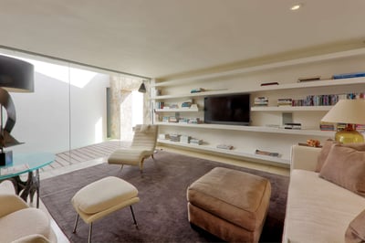 Luxury Villa Photo #30