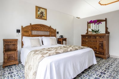 Luxury Villa Photo #17