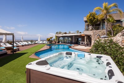Luxury Villa Photo #6