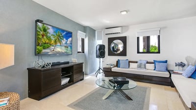 Luxury Villa Photo #17