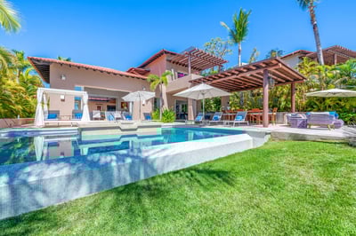Luxury Villa Photo #3