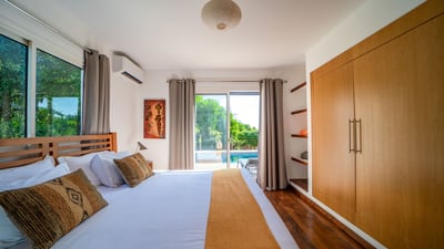 Luxury Villa Photo #29
