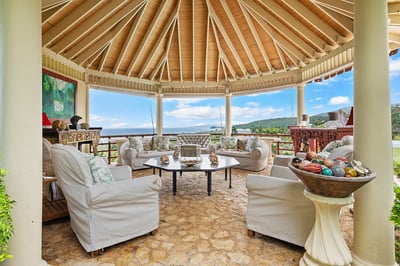 Luxury Villa Photo #6