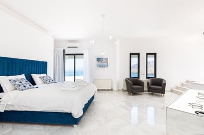 Luxury Villa Photo #15