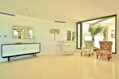 Luxury Villa Photo #26
