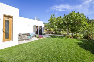 Luxury Villa Photo #3