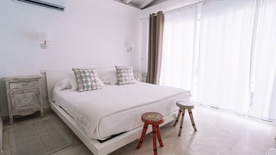 Bedroom 2: Main Level: Located in separate bungalow from main house, king size bed, air co