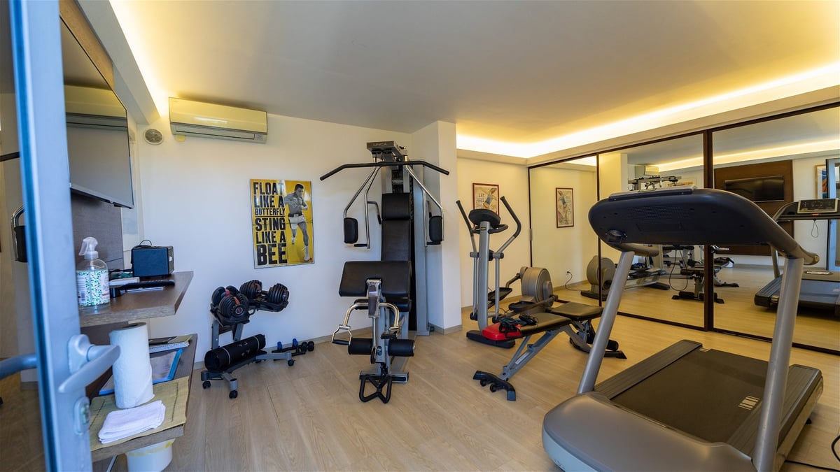 Fitness Room: Fully equipped fitness room, air conditioning, HD-TV, iPod docking.  - Image 32